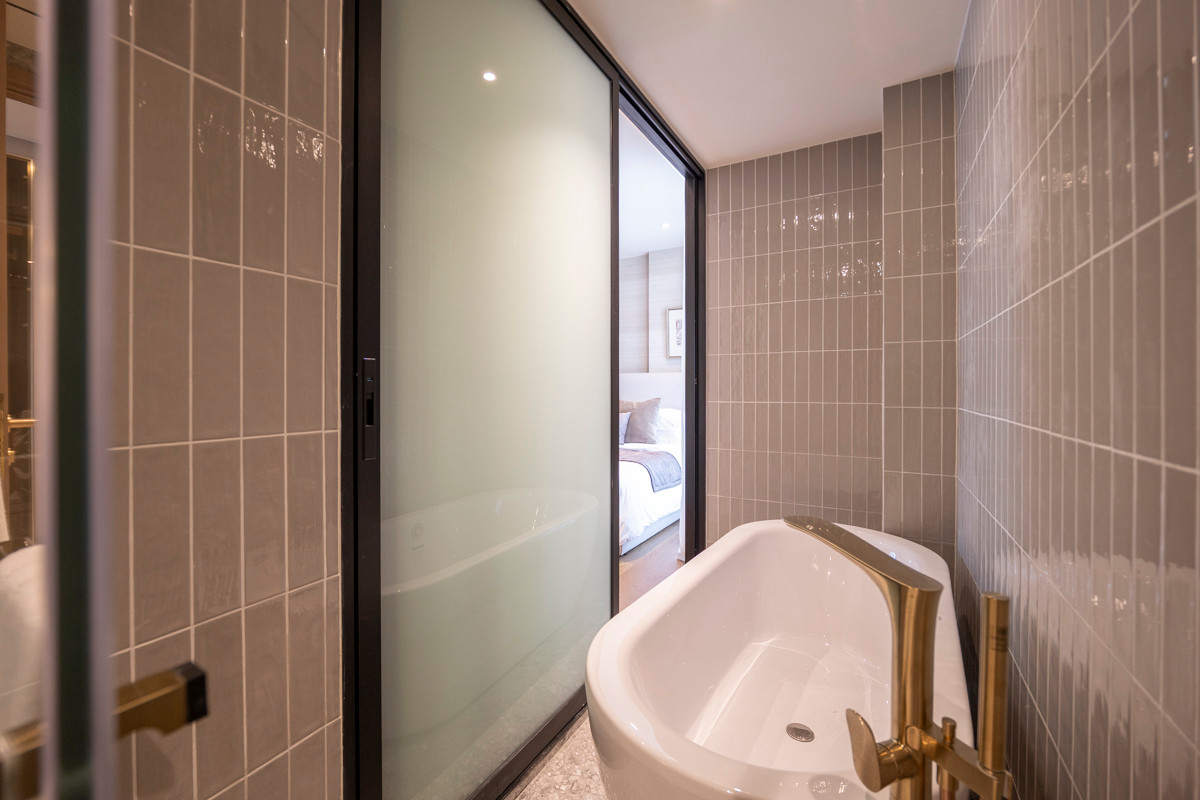 For RentCondoSukhumvit, Asoke, Thonglor : 🔥𝘽𝙚 𝙩𝙝𝙚 𝙛𝙞𝙧𝙨𝙩 𝙩𝙤 𝙧𝙚𝙣𝙩🔥 𝗩𝗜𝗔 𝟯𝟰 Condo, large room Pets allowed🐾 Newest, near BTS Thonglor.