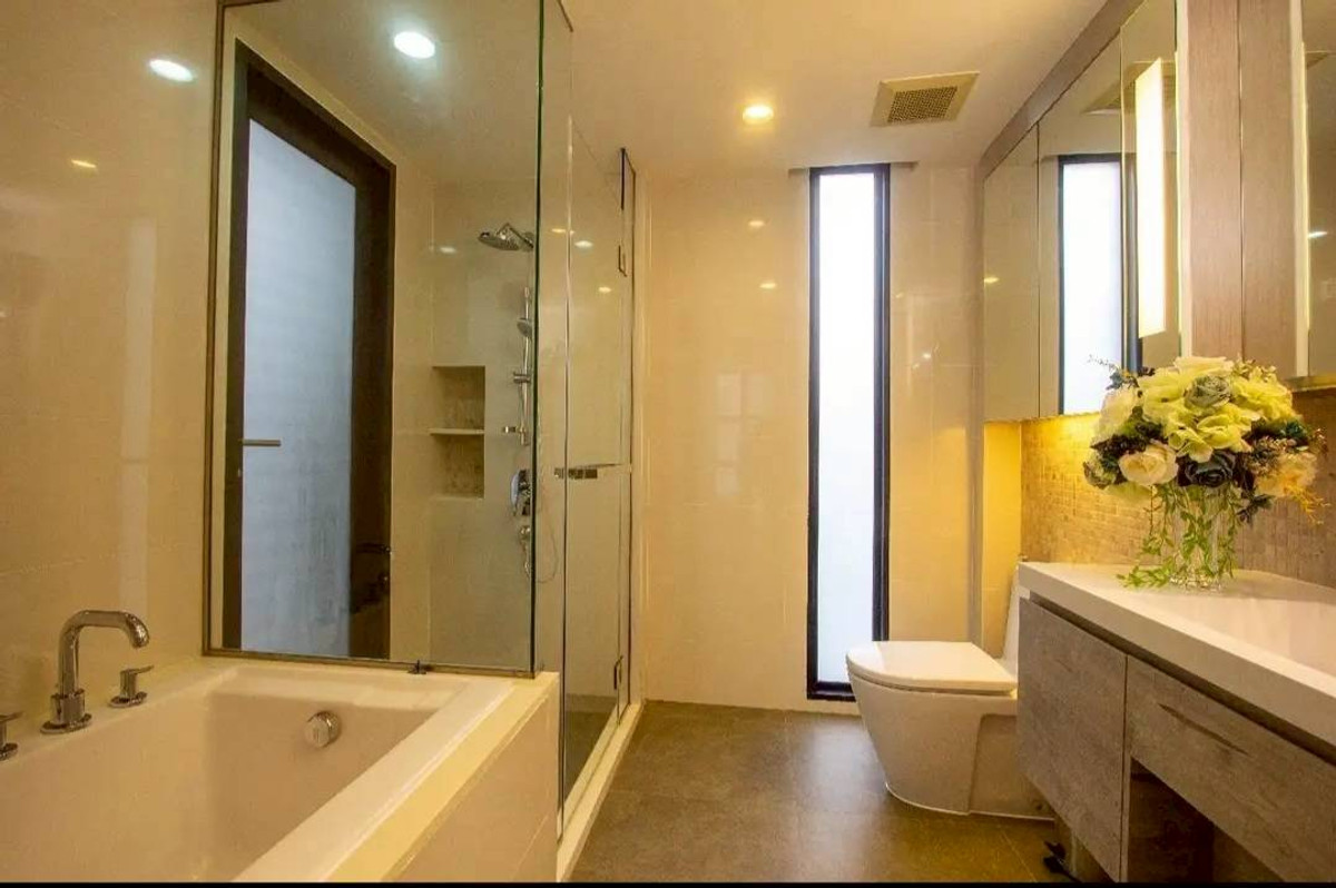 For RentCondoSukhumvit, Asoke, Thonglor : Condo Mode Sukhumvit 61, convenient travel, near BTS, there is a shuttle, quiet location, beautiful room, fully furnished, ready to move in.