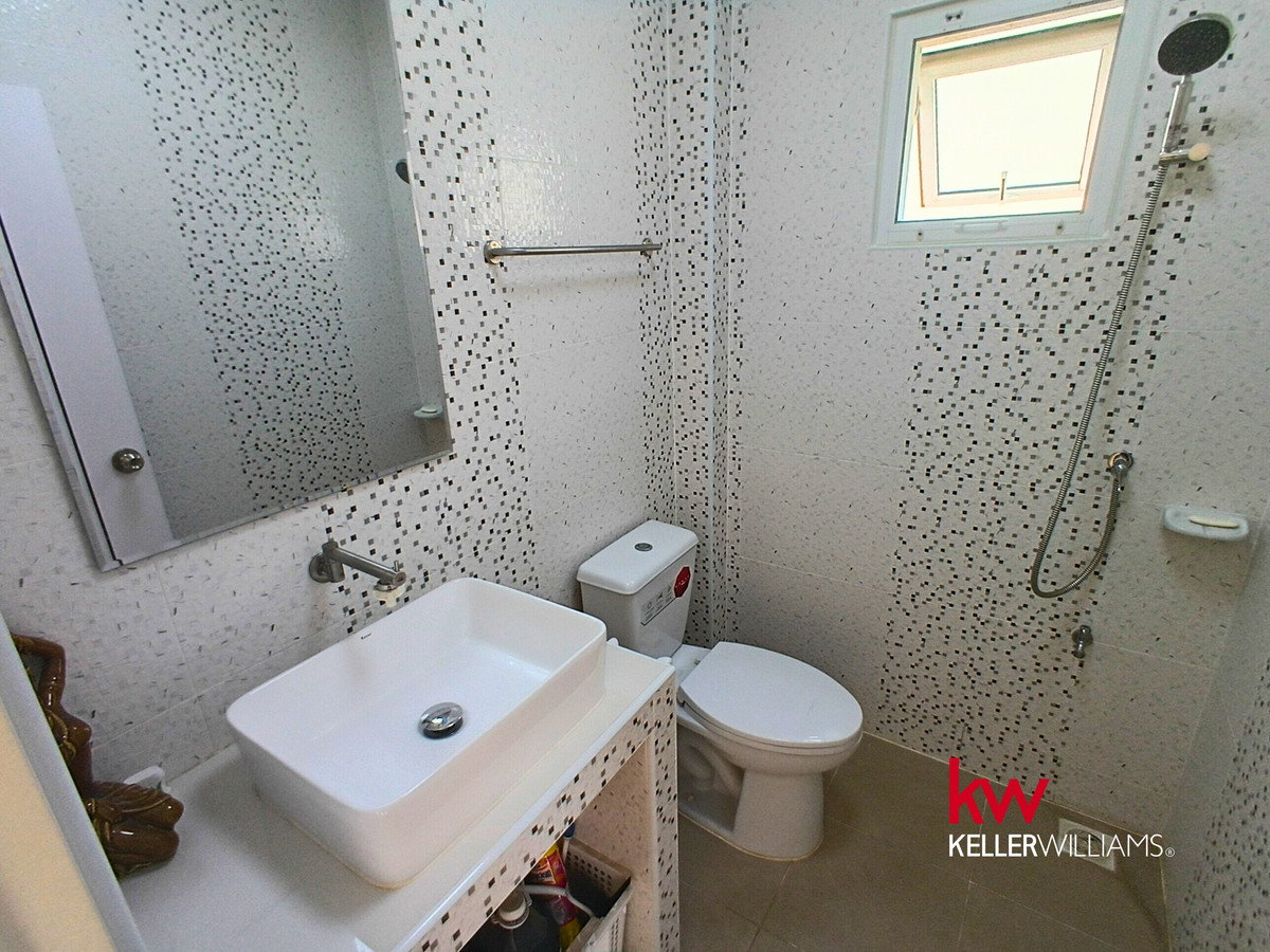 ขายมหาชัย สมุทรสาคร : [ขาย] บ้านแฝดอารมณ์บ้านเดี่ยว ริมแม่น้ำท่าจีน 🌿 หมู่บ้านณิชากร ท่าไม้ 1 (อิฐแดงทั้งหลัง) สภาพนางฟ้า 3 ปี พร้อมอยู่!