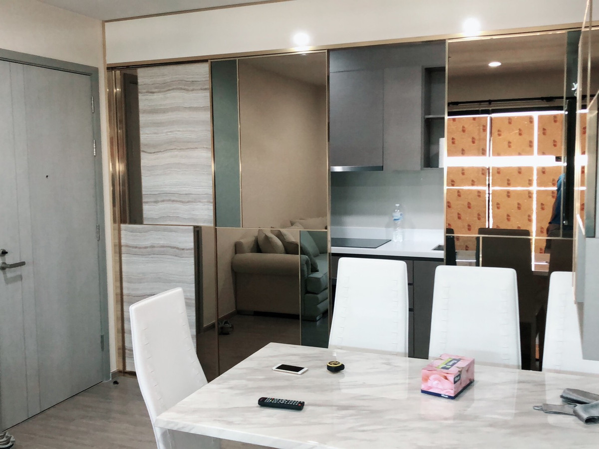 CondoSukhumvit, Asoke, Thonglor : Rhythm Ekkamai Condo, convenient travel, close to BTS, has a shuttle, fully furnished. Ready for sale and rent!!