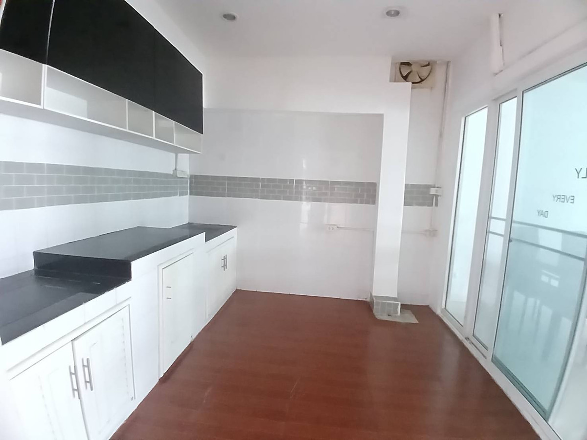 For RentTownhomePattanakan, Srinakarin : 3-story townhome for rent, Patio Village, Soi Phatthanakan 38, near APL Ramkhamhaeng (N.2024)