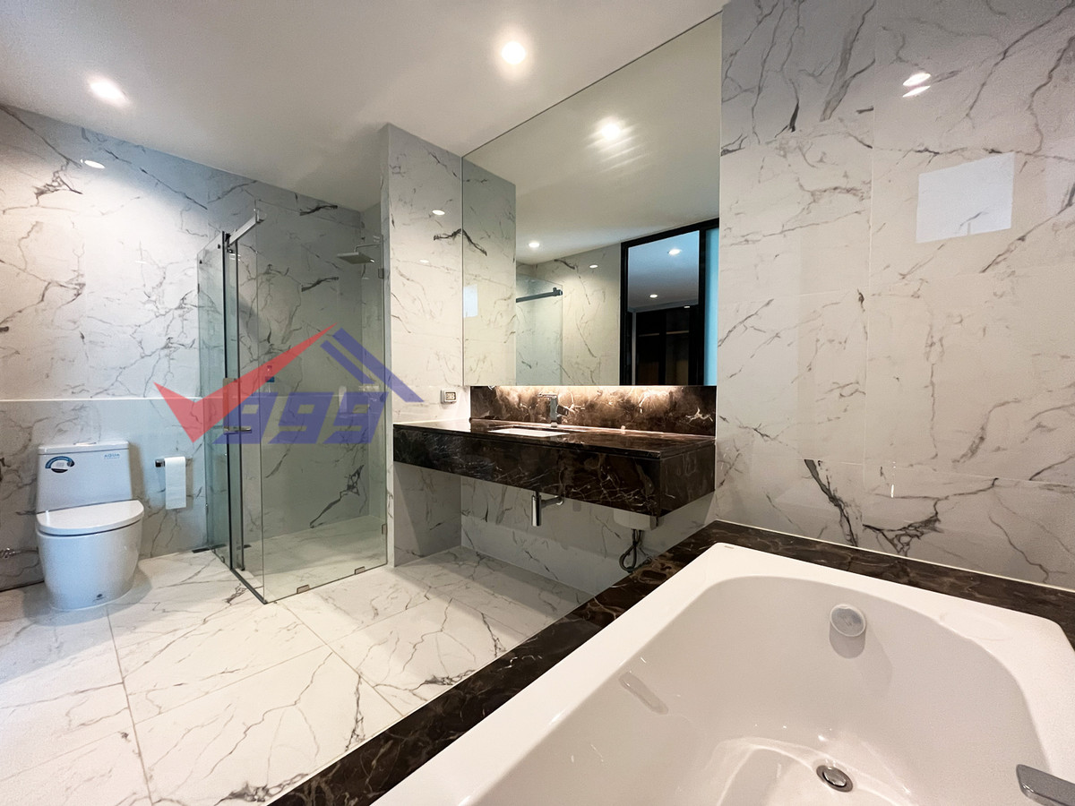 For RentTownhomePattanakan, Srinakarin : Modern luxury 3-bedroom townhouse for rent in Krungthep Kreetha.