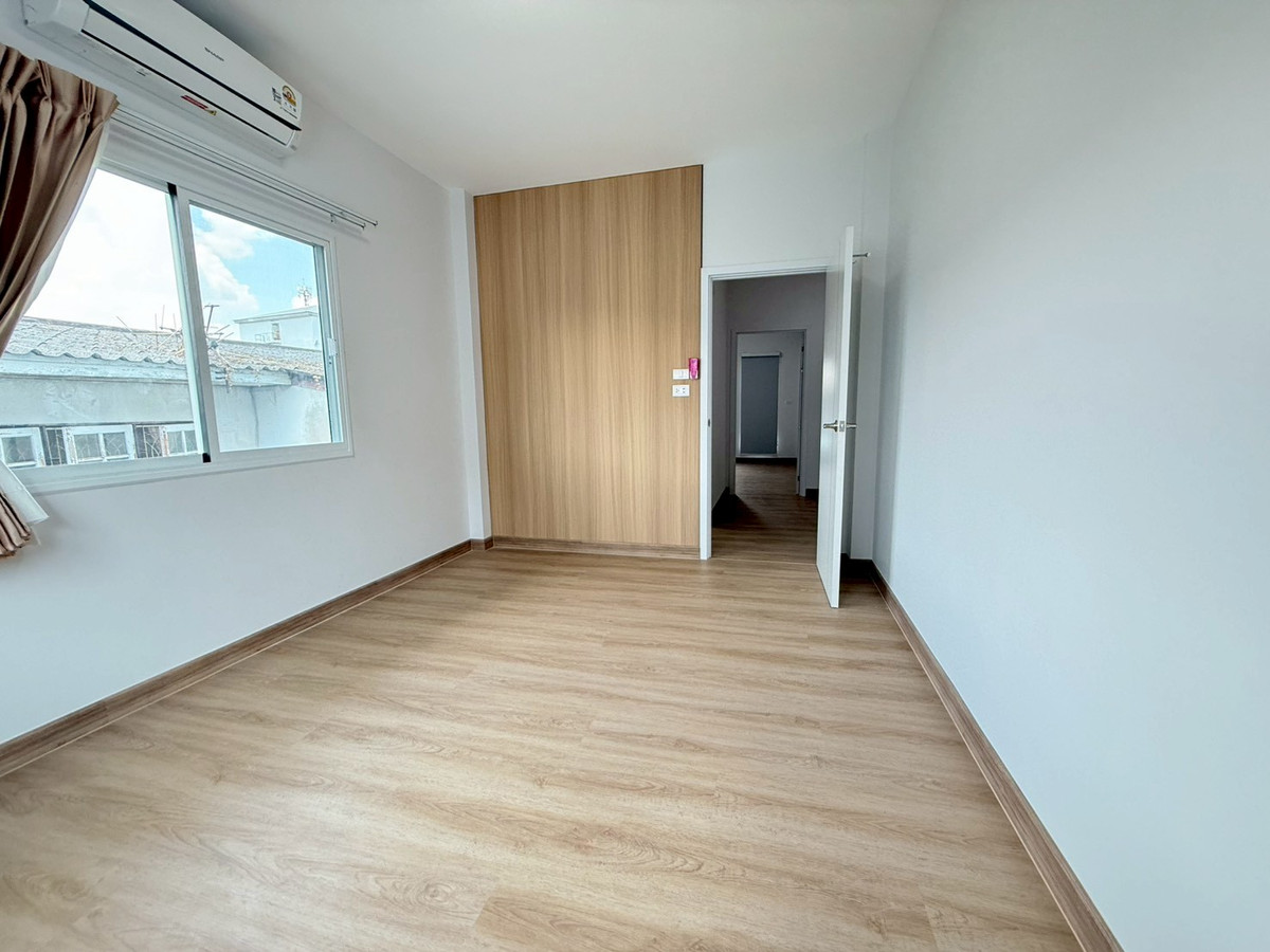 For RentHouseOnnut, Udomsuk : 🐈🎊 Urgent House On Nut 40 for rent with a small garden inside the house. Can turn animals