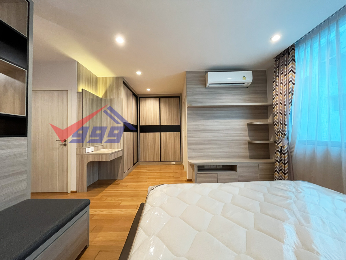 For RentTownhomePattanakan, Srinakarin : Modern luxury 3-bedroom townhouse for rent in Krungthep Kreetha.