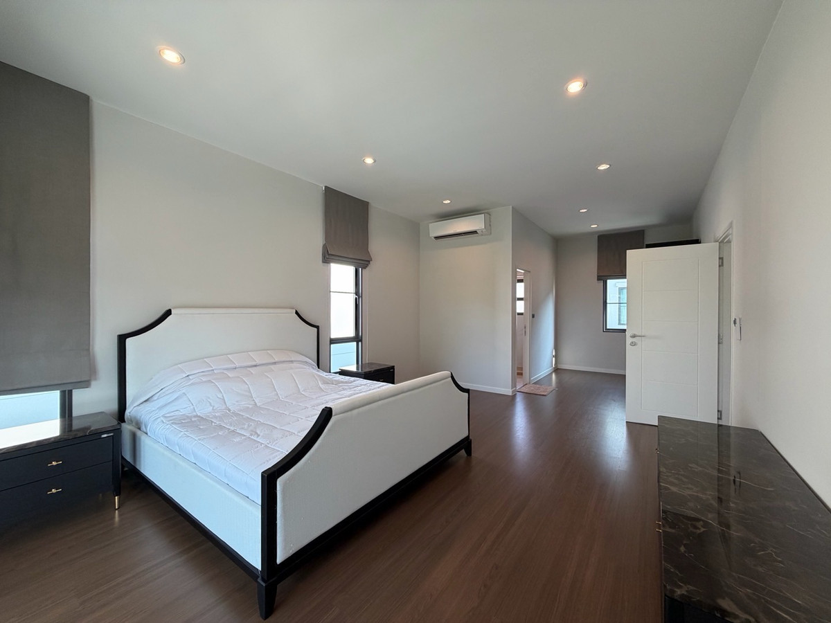 ให้เช่าบ้านบางนา แบริ่ง ลาซาล : ให้เช่าบ้านเดี่ยวหรู เศรษฐสิริ บางนา กม.10 บ้านเดี่ยวดีไซน์โมเดิร์น เรียบหรู ฟังก์ชันลงตัว เหมาะสำหรับครอบครัวที่ต้องการความเป็นส่วนตัวในโครงการระดับพรีเมียม