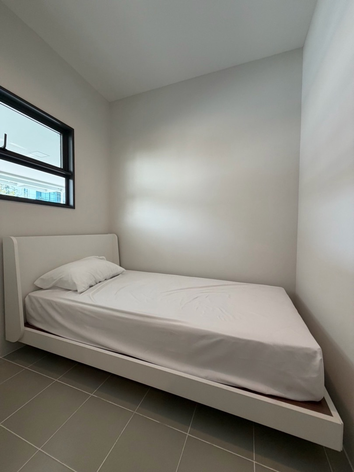 ให้เช่าบ้านบางนา แบริ่ง ลาซาล : ให้เช่าบ้านเดี่ยวหรู เศรษฐสิริ บางนา กม.10 บ้านเดี่ยวดีไซน์โมเดิร์น เรียบหรู ฟังก์ชันลงตัว เหมาะสำหรับครอบครัวที่ต้องการความเป็นส่วนตัวในโครงการระดับพรีเมียม