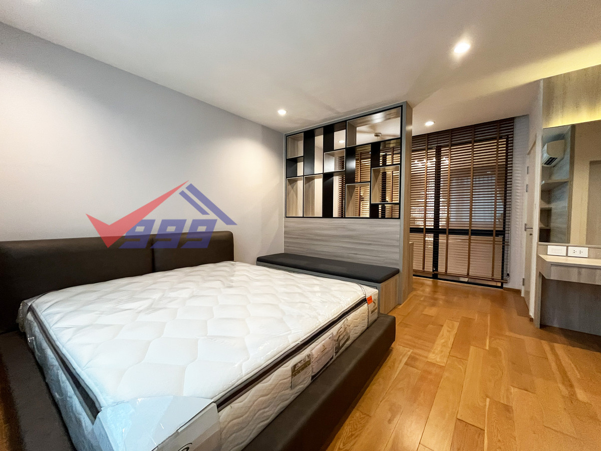 For RentTownhomePattanakan, Srinakarin : Modern luxury 3-bedroom townhouse for rent in Krungthep Kreetha.