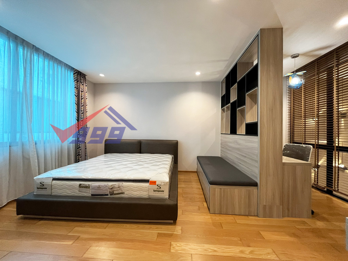 For RentTownhomePattanakan, Srinakarin : Modern luxury 3-bedroom townhouse for rent in Krungthep Kreetha.