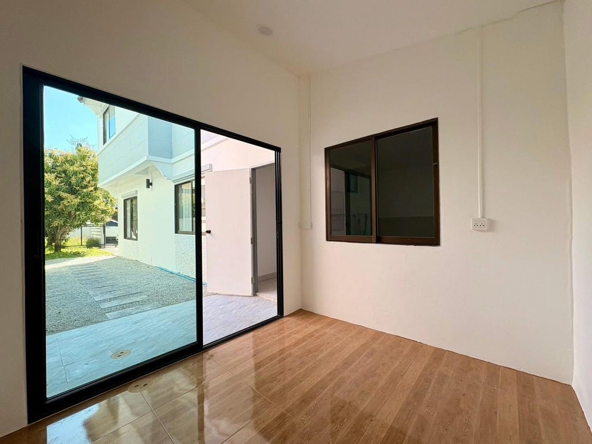 For SaleTownhomePattaya, Bangsaen, Chonburi : Moo Bam Ngam Charoen 2 / 3 Bedrooms (FOR SALE) BEWN132