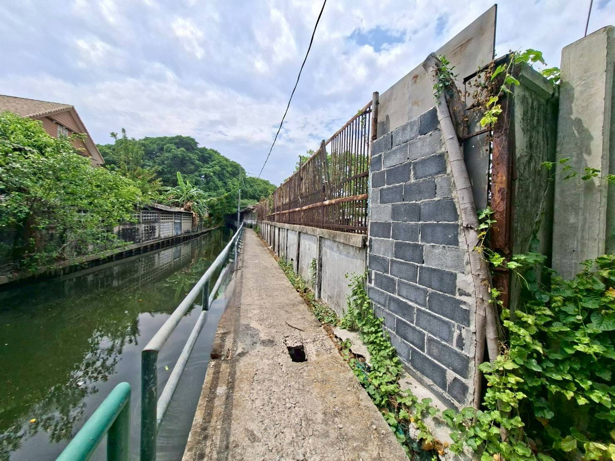 ขายที่ดินราษฎร์บูรณะ สุขสวัสดิ์ : ขายที่ดินถมแล้ว พร้อมสิ่งปลูกสร้าง พื้นที่เยอะ ซอยสุขสวัสดิ์ 70 ใกล้รถไฟฟ้า สถานีครุใน (N.2026)