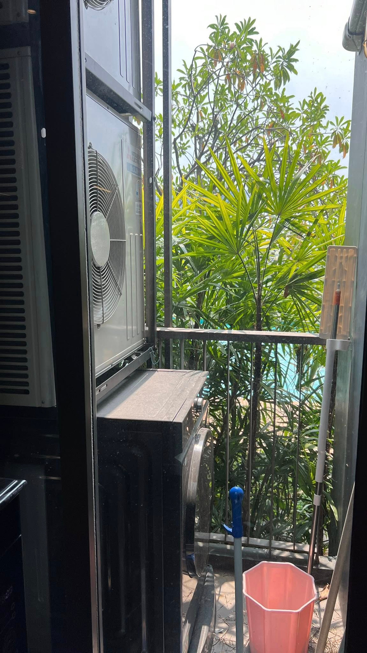 For SaleCondoPinklao, Charansanitwong : ✅ Newly renovated condo in Modern Luxury style, move-in ready with pool view, quiet and private ✅ The Tree RIO Bang-Aor Station