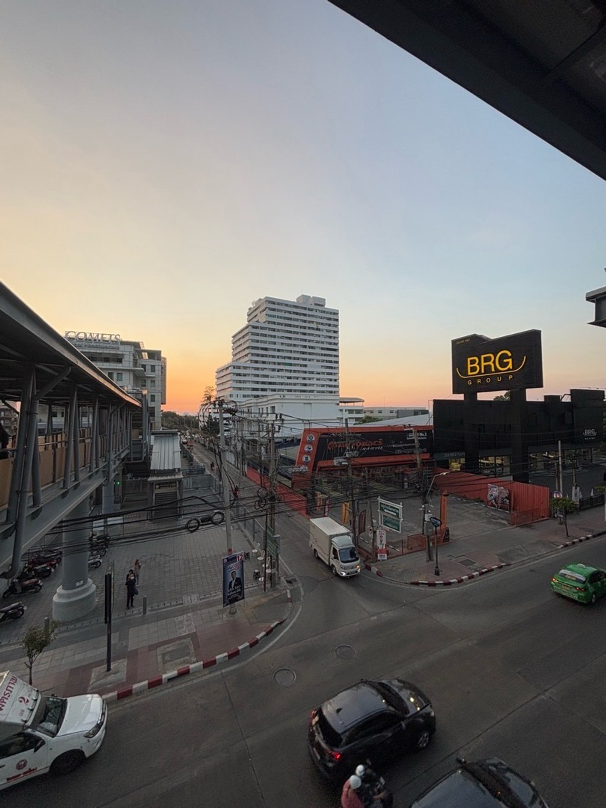 ขายคอนโดพัฒนาการ ศรีนครินทร์ : คอนโด เดอะ ทรีโอ การ์เด้น ศรีนครินทร์38
1 นอน 1 น้ำ ส่วนกลางเพียง 20 บาท/เดือน
ขนาด 54.21 ตรม. ชั้น 