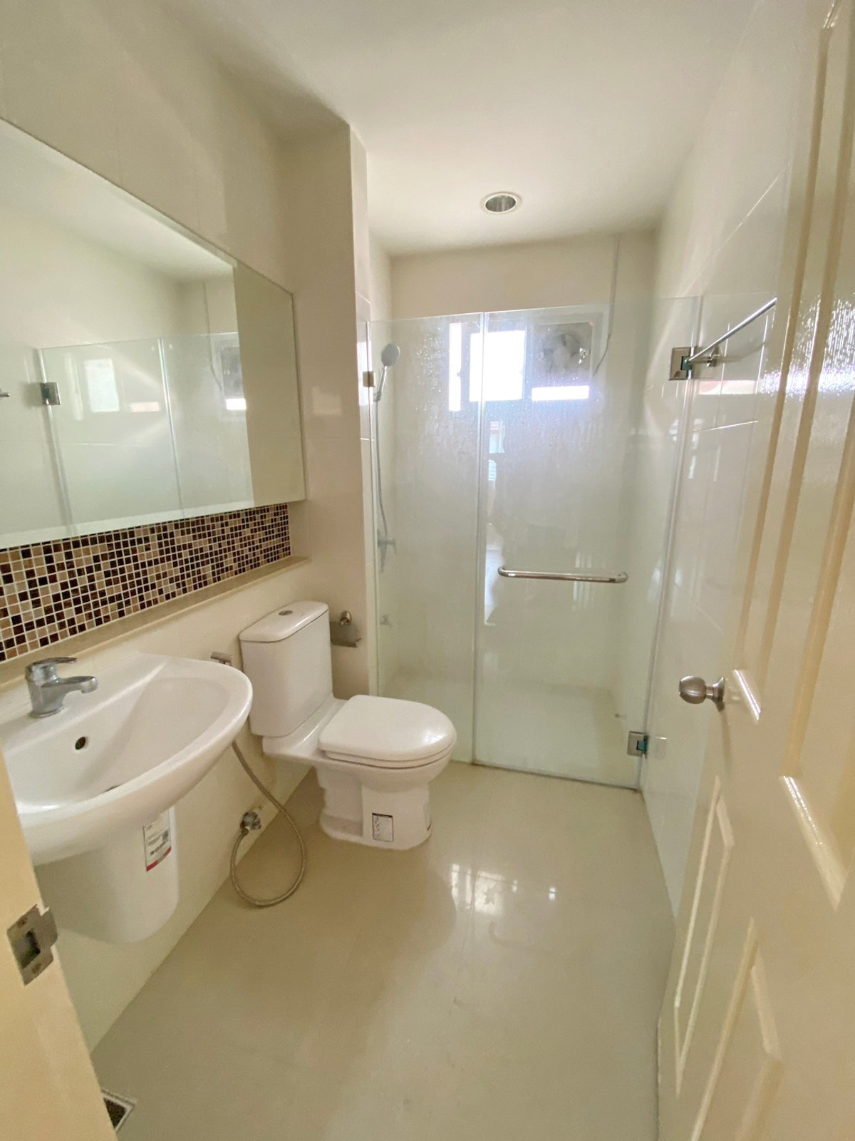 ให้เช่าบ้านนนทบุรี บางใหญ่ บางบัวทอง : ให้เช่า บ้านเดี่ยว เดอะ เซนโทร รัตนาธิเบศร์  ติดถนนบางกรวย-ไทรน้อย บางเลน บางใหญ่ ใกล้ MRT สถานีบางพลู :