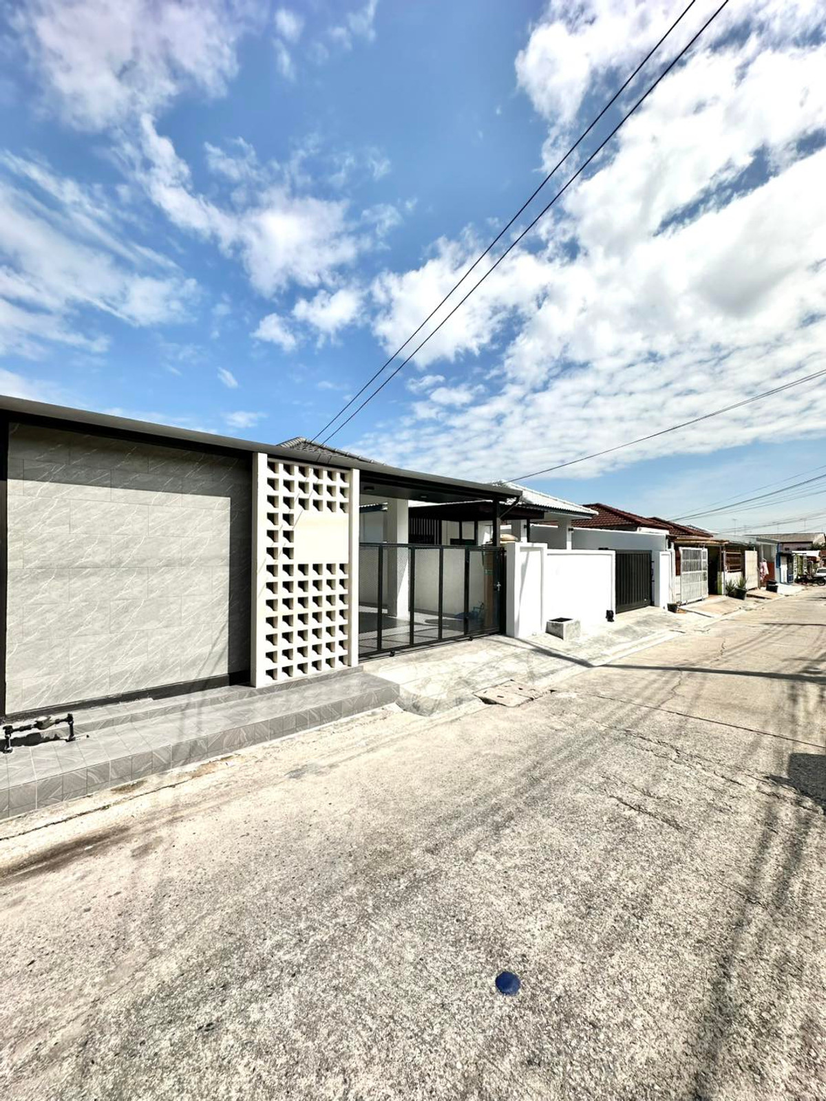 For SaleHousePattaya, Bangsaen, Chonburi : Pattaya Rungrueng / 3 Bedrooms (FOR SALE) BEWN135