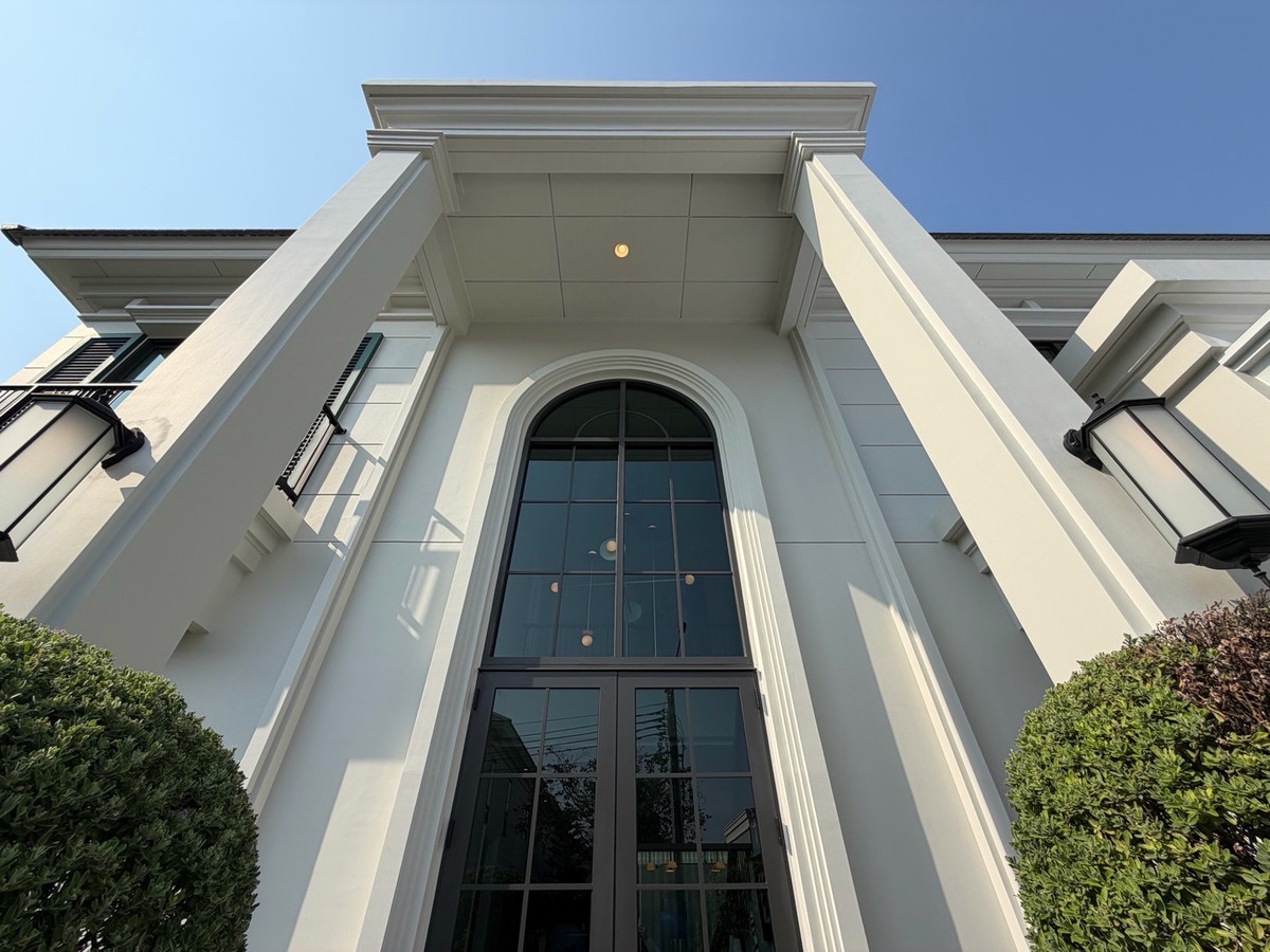 For RentHouseBangna, Bearing, Lasalle : Luxurious detached house for rent, Setthasiri Bangna Km. 10, detached house with modern design, simple and elegant, perfect functions. Suitable for families who want privacy in a premium project.