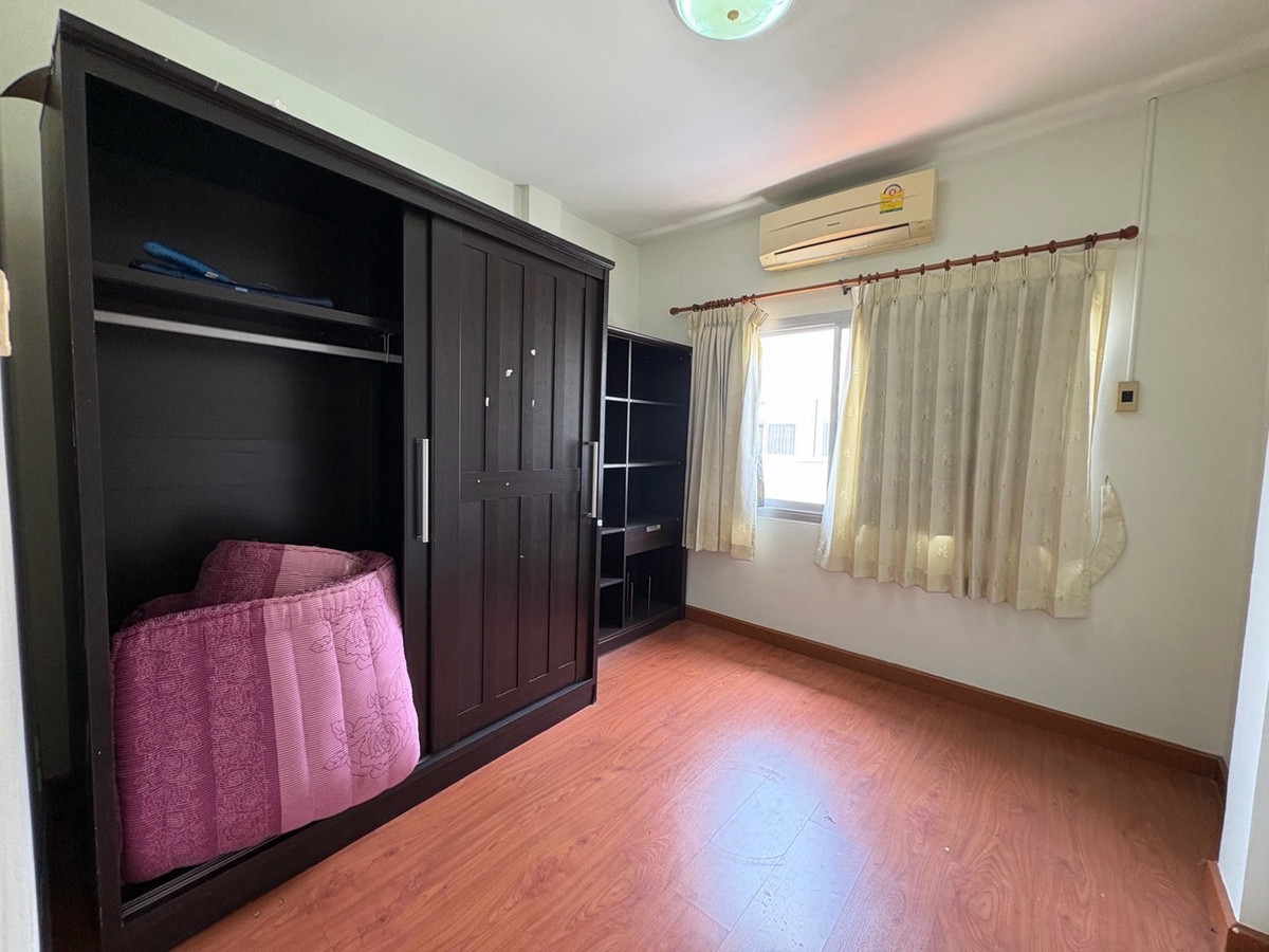 For RentTownhomePattanakan, Srinakarin : For rent, 3-story townhome, Suan Racha Village, Townhome, Krungthep Kreetha Soi 7.