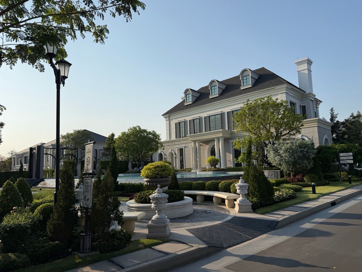 ให้เช่าบ้านบางนา แบริ่ง ลาซาล : ให้เช่าบ้านเดี่ยวหรู เศรษฐสิริ บางนา กม.10 บ้านเดี่ยวดีไซน์โมเดิร์น เรียบหรู ฟังก์ชันลงตัว เหมาะสำหรับครอบครัวที่ต้องการความเป็นส่วนตัวในโครงการระดับพรีเมียม