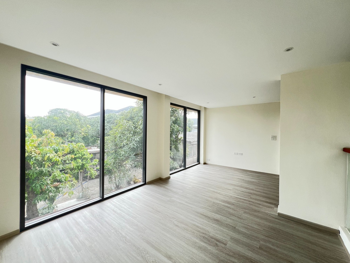 For SaleHouseSukhumvit, Asoke, Thonglor : Single house, Sukhumvit 71, corner house, 79 sq m, Pridi Banom 42, prime location, newly decorated.