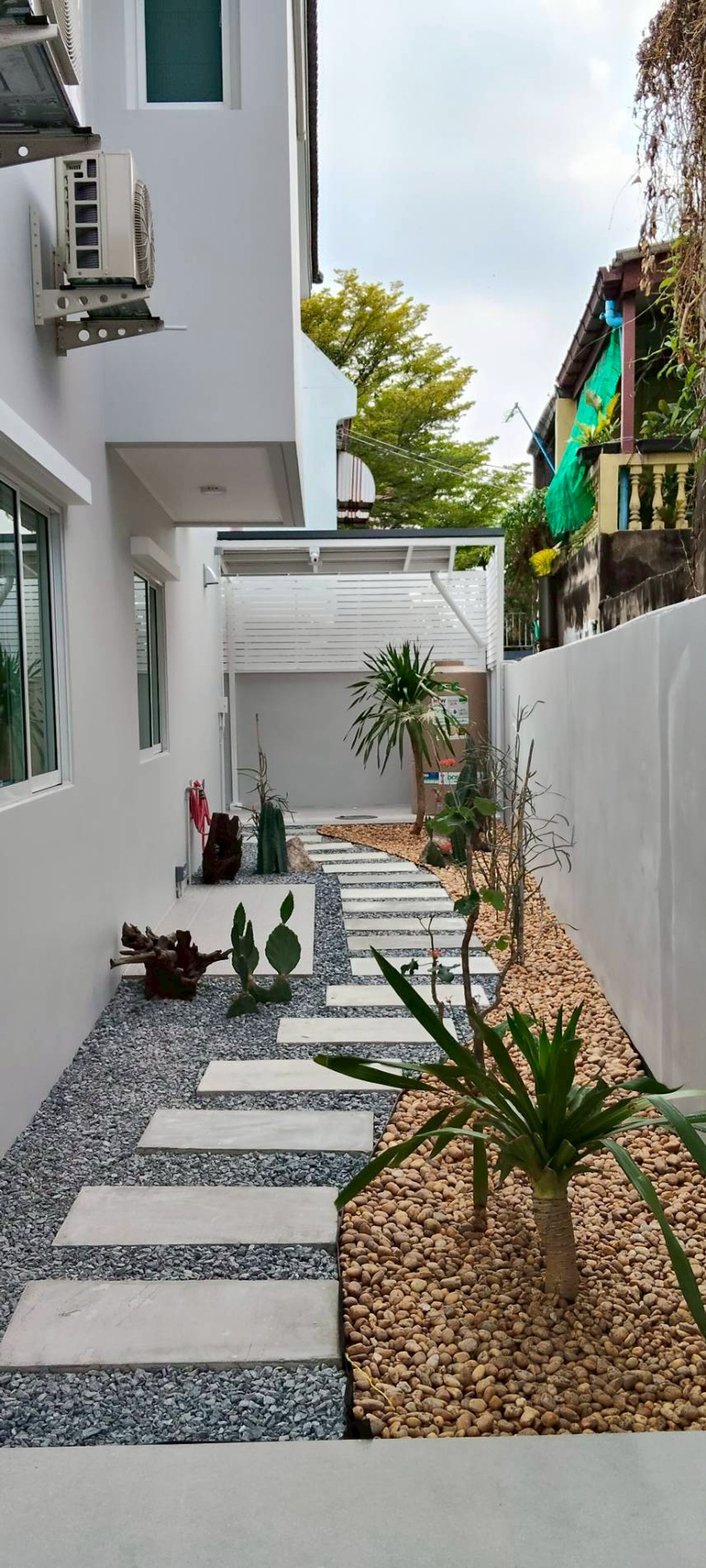 For RentHouseOnnut, Udomsuk : 🐈🎊 Urgent House On Nut 40 for rent with a small garden inside the house. Can turn animals