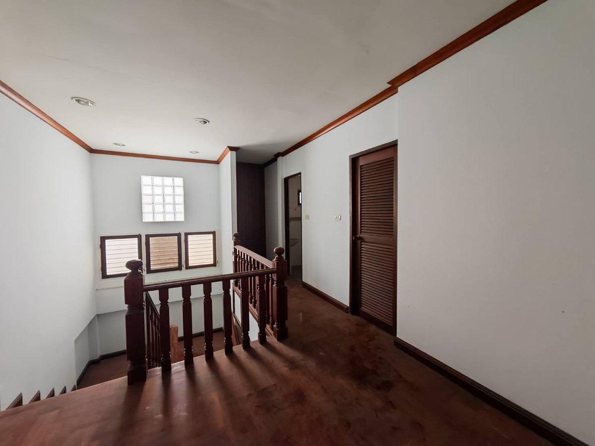 ขายบ้านรัชดา ห้วยขวาง : ขายด่วน!! บ้านเดี่ยว 2 ชั้น 126 ตรว. ทำเลทองย่านห้วยขวาง-รัชดา มีห้องใต้ดินขนาดใหญ่