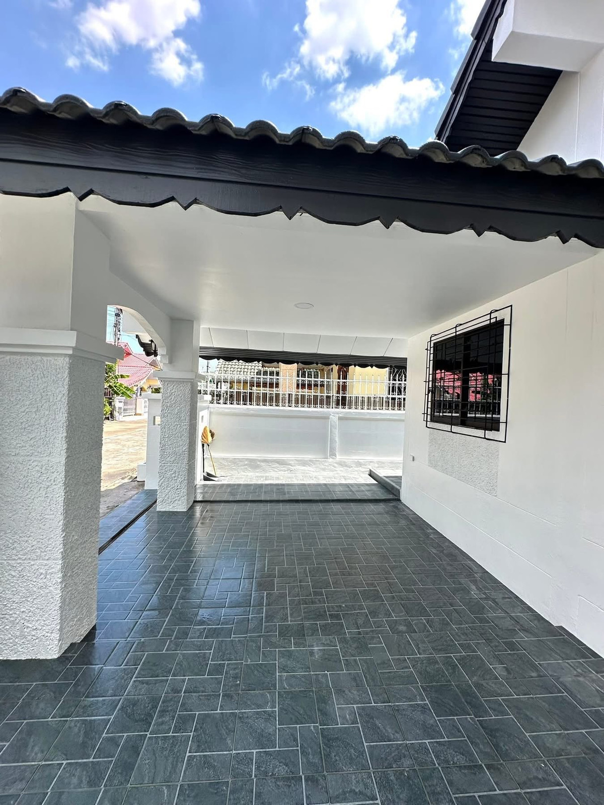 For SaleHousePattaya, Bangsaen, Chonburi : Paradise Hill 2 / 2 Bedrooms (For Sale), Paradise Hill 2 / 2 Bedrooms (FOR SALE) BEWN134