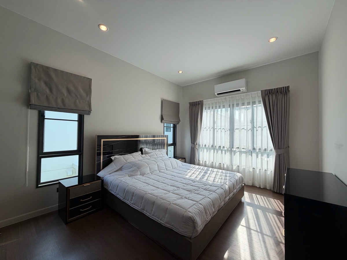 ให้เช่าบ้านบางนา แบริ่ง ลาซาล : ให้เช่าบ้านเดี่ยวหรู เศรษฐสิริ บางนา กม.10 บ้านเดี่ยวดีไซน์โมเดิร์น เรียบหรู ฟังก์ชันลงตัว เหมาะสำหรับครอบครัวที่ต้องการความเป็นส่วนตัวในโครงการระดับพรีเมียม