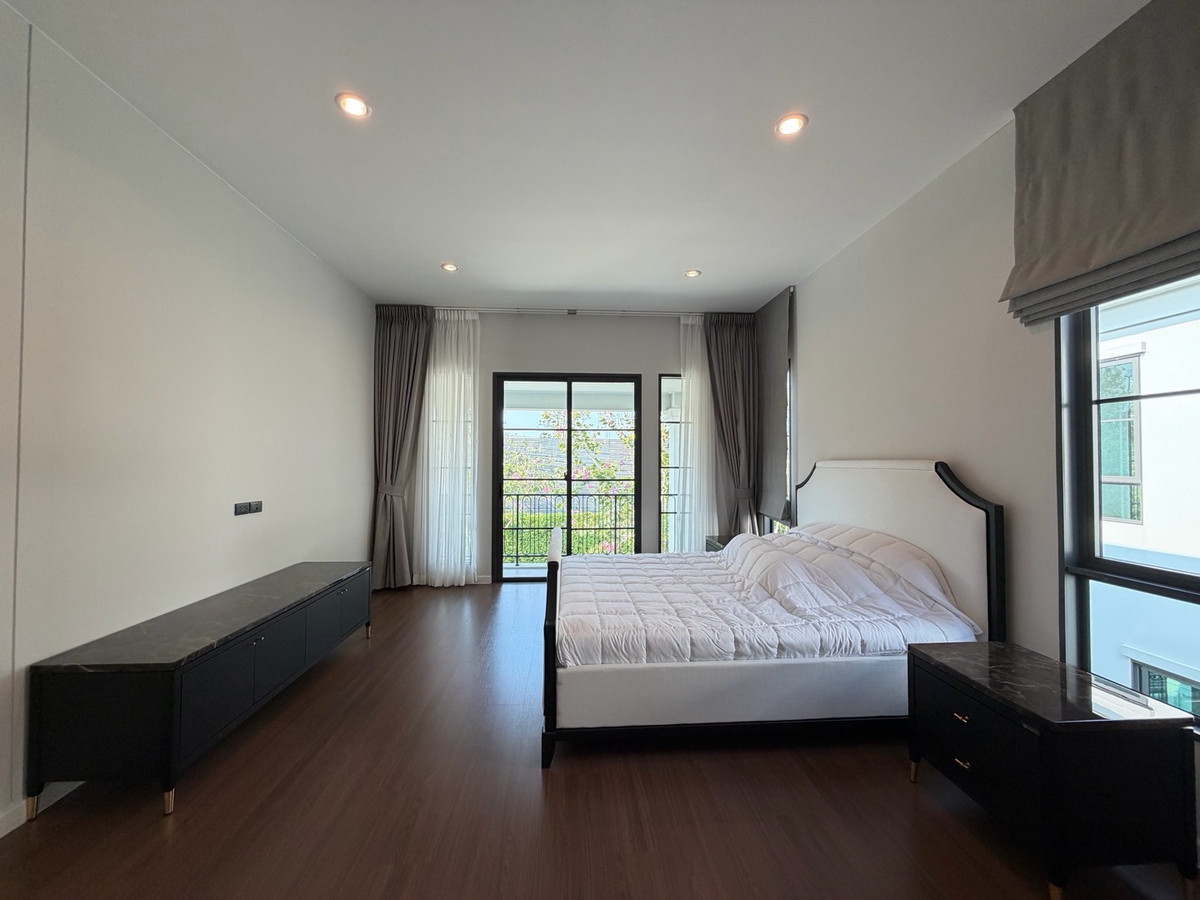 ให้เช่าบ้านบางนา แบริ่ง ลาซาล : ให้เช่าบ้านเดี่ยวหรู เศรษฐสิริ บางนา กม.10 บ้านเดี่ยวดีไซน์โมเดิร์น เรียบหรู ฟังก์ชันลงตัว เหมาะสำหรับครอบครัวที่ต้องการความเป็นส่วนตัวในโครงการระดับพรีเมียม