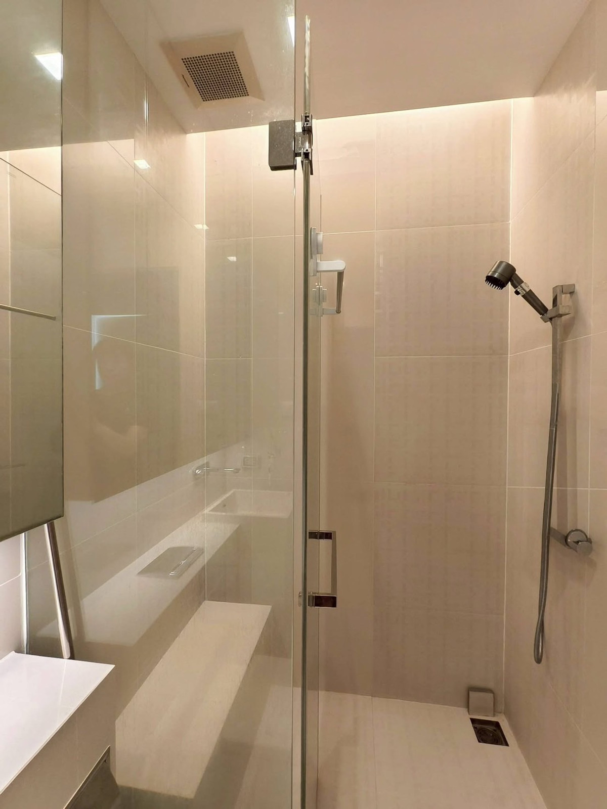 ให้เช่าคอนโดลาดพร้าว เซ็นทรัลลาดพร้าว : The Saint Residences ห้องมุมวิวเปิด ชั้น 38 คอนโดพรีเมียม ใจกลางลาดพร้าว เพียง 32,000 บาท/เดือน