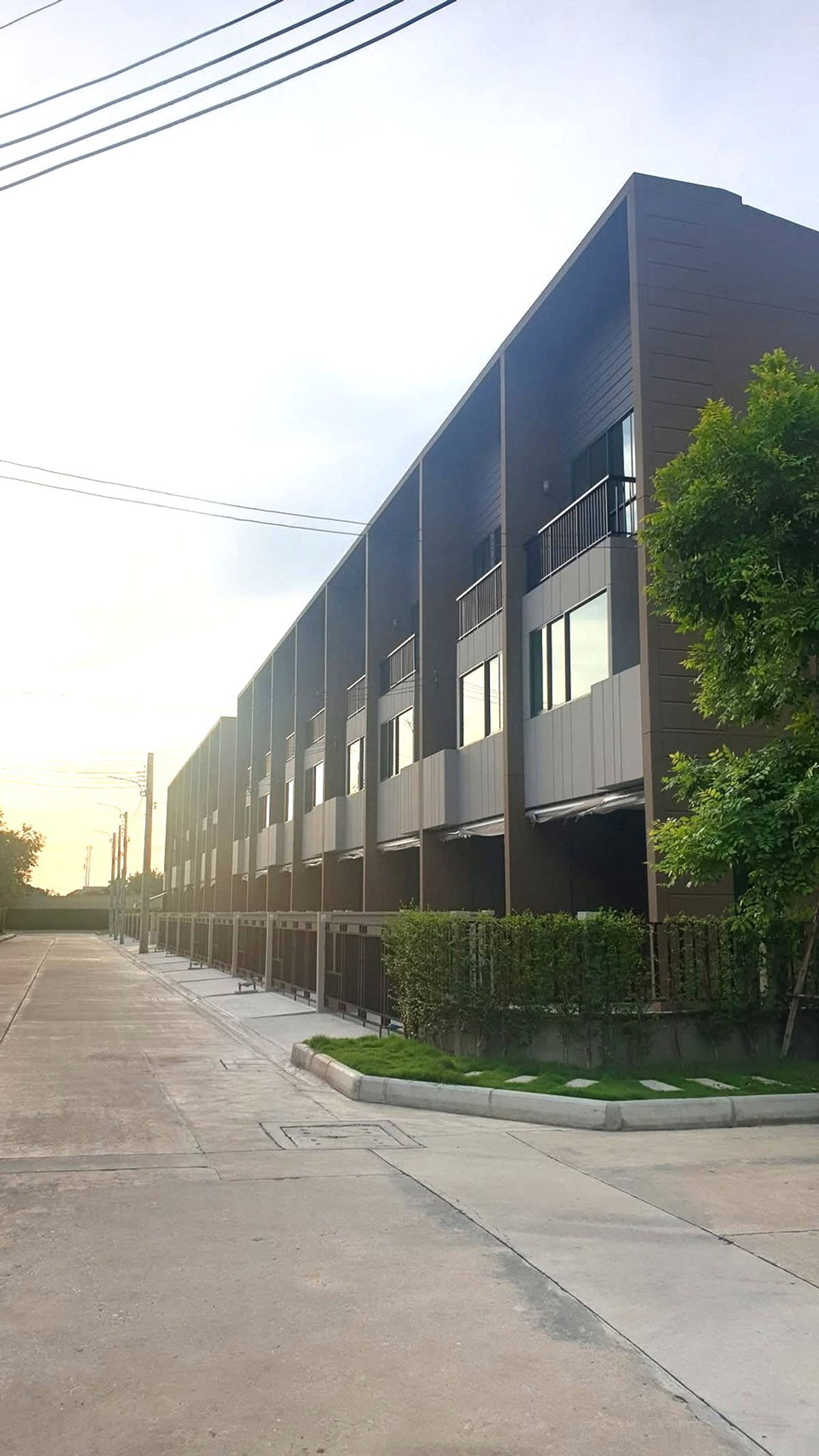 ให้เช่าทาวน์โฮมบางนา แบริ่ง ลาซาล : 🏠 ให้เช่าทาวน์โฮม 3 ชั้น โครงการบ้านกลางเมือง (บางนา-วงแหวน) เดือนละ 23000 บาท 🎉 ใกล้เมกา บางนา กิ่งแก้ว นิคมเจโม บ้านสวย เฟอร์นิเจอร์และเครื่องใช้ไฟฟ้าครบ พร้อมเข้าอยู่ ✅✅