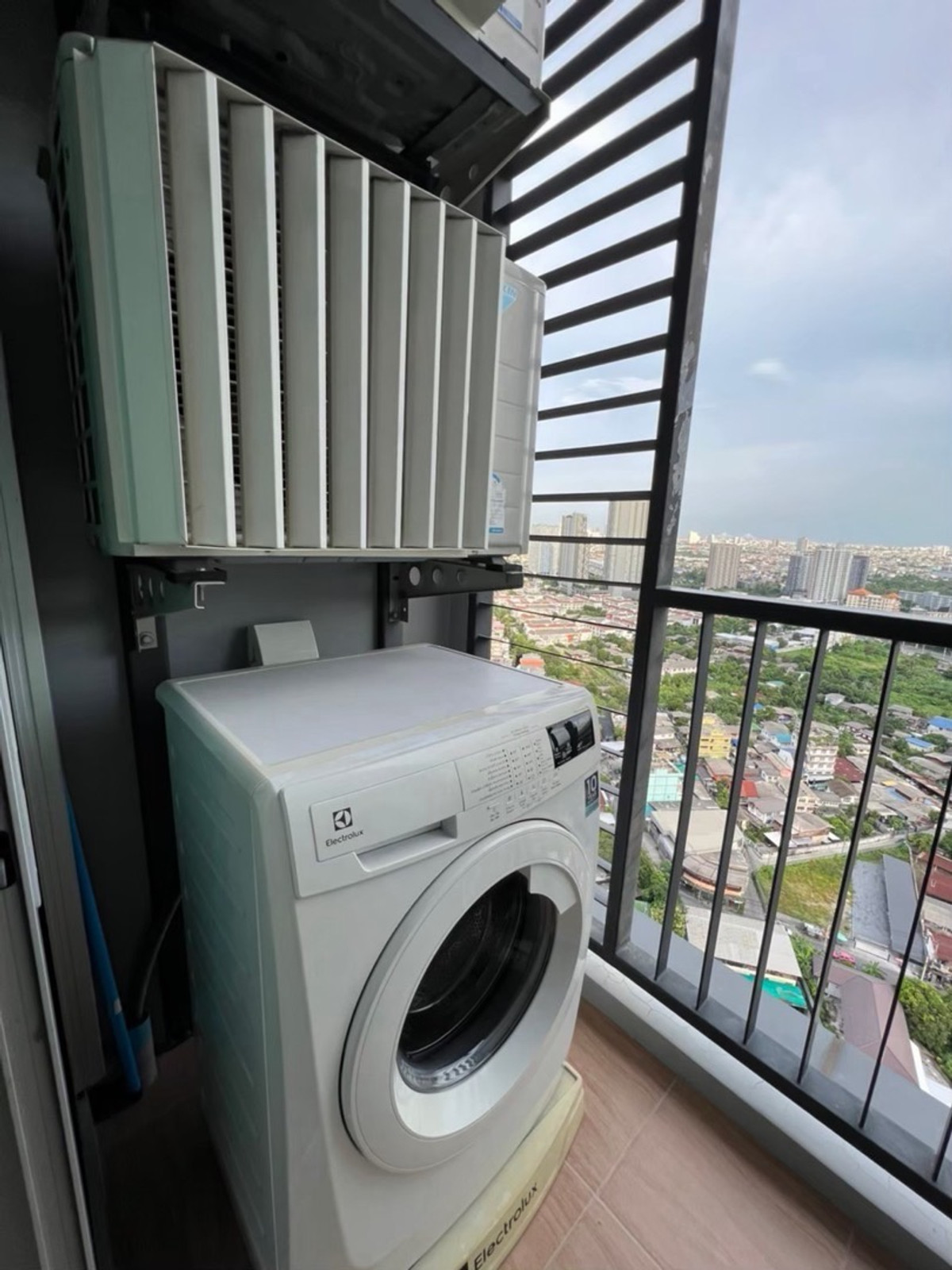 For RentCondoThaphra, Talat Phlu, Wutthakat : Urgently available for rent: The President Sathorn - Ratchaphruek 3 (The President Sathorn - Ratchaphruek 3). If interested in negotiating the price, add Line @condo168 (with @ in front)