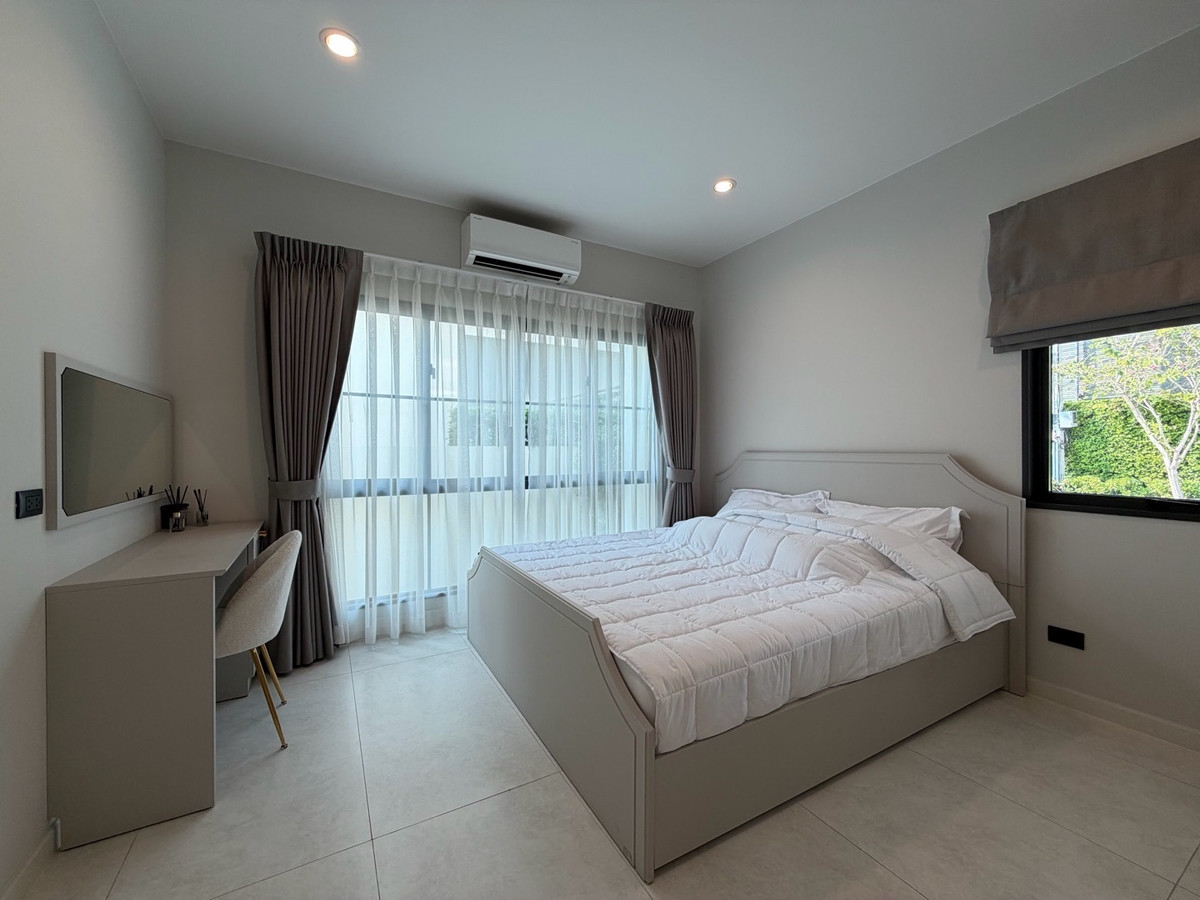 ให้เช่าบ้านบางนา แบริ่ง ลาซาล : ให้เช่าบ้านเดี่ยวหรู เศรษฐสิริ บางนา กม.10 บ้านเดี่ยวดีไซน์โมเดิร์น เรียบหรู ฟังก์ชันลงตัว เหมาะสำหรับครอบครัวที่ต้องการความเป็นส่วนตัวในโครงการระดับพรีเมียม