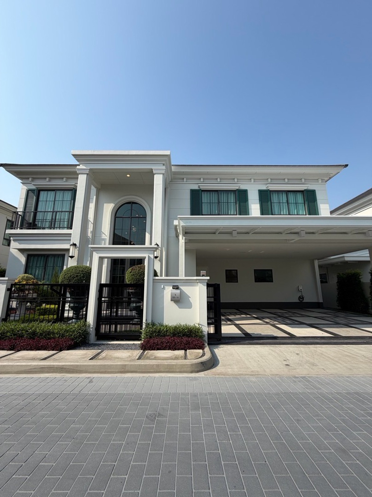 ให้เช่าบ้านบางนา แบริ่ง ลาซาล : ให้เช่าบ้านเดี่ยวหรู เศรษฐสิริ บางนา กม.10 บ้านเดี่ยวดีไซน์โมเดิร์น เรียบหรู ฟังก์ชันลงตัว เหมาะสำหรับครอบครัวที่ต้องการความเป็นส่วนตัวในโครงการระดับพรีเมียม