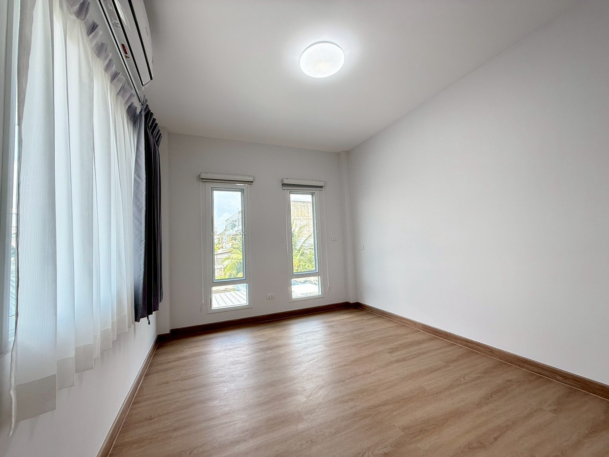 For RentHouseOnnut, Udomsuk : 🐈🎊 Urgent House On Nut 40 for rent with a small garden inside the house. Can turn animals