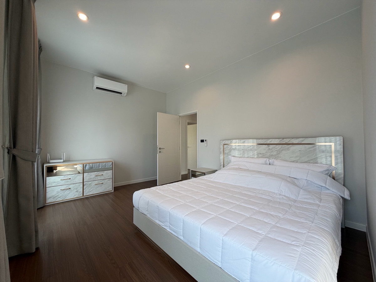 ให้เช่าบ้านบางนา แบริ่ง ลาซาล : ให้เช่าบ้านเดี่ยวหรู เศรษฐสิริ บางนา กม.10 บ้านเดี่ยวดีไซน์โมเดิร์น เรียบหรู ฟังก์ชันลงตัว เหมาะสำหรับครอบครัวที่ต้องการความเป็นส่วนตัวในโครงการระดับพรีเมียม