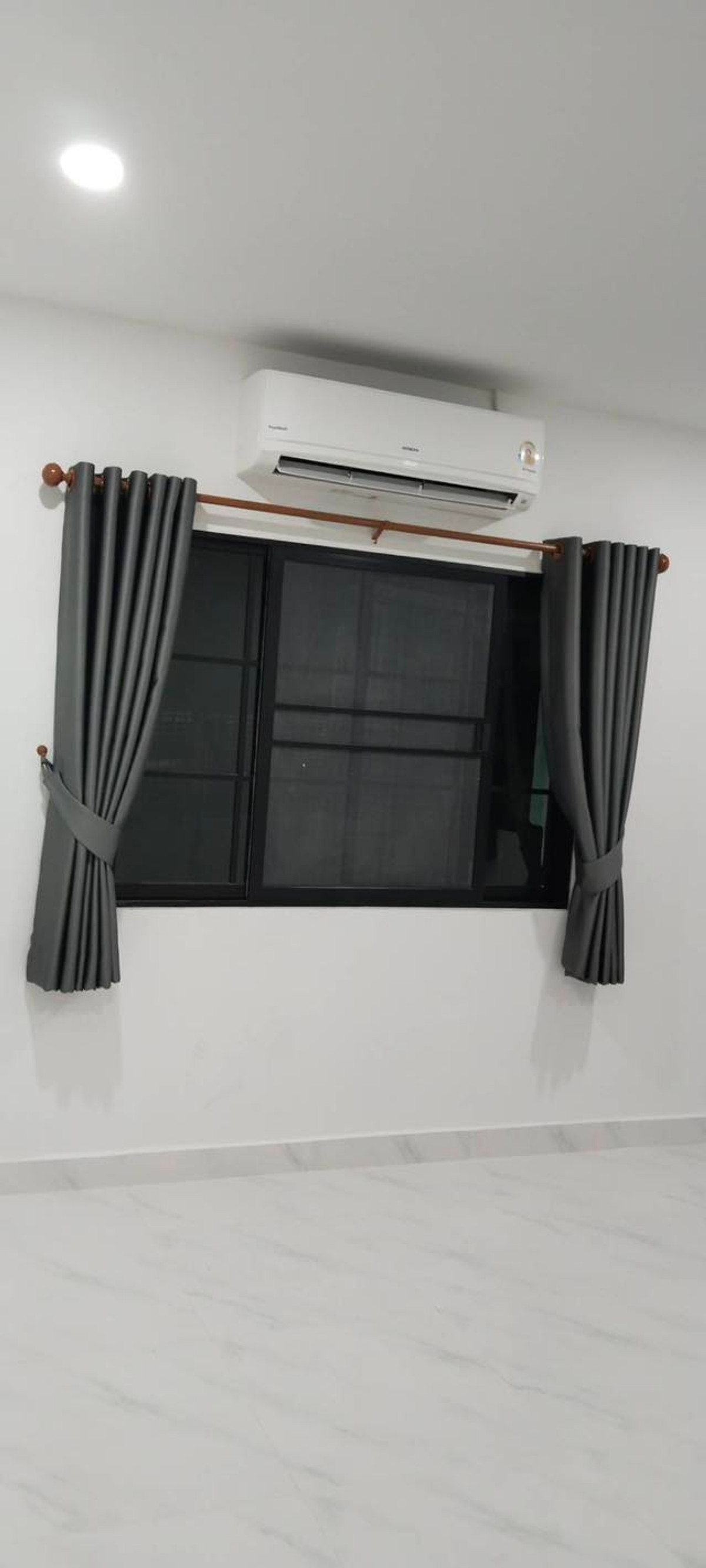 ให้เช่าทาวน์โฮมมีนบุรี-ร่มเกล้า : บ้านเช่าใกล้รถไฟฟ้า ให้เช่าบ้านรามอินทรา ตกแต่งใหม่ทั้งหลัง 2นอน 2น้ำ 2ที่จอดรถ บ้านหลังมุม