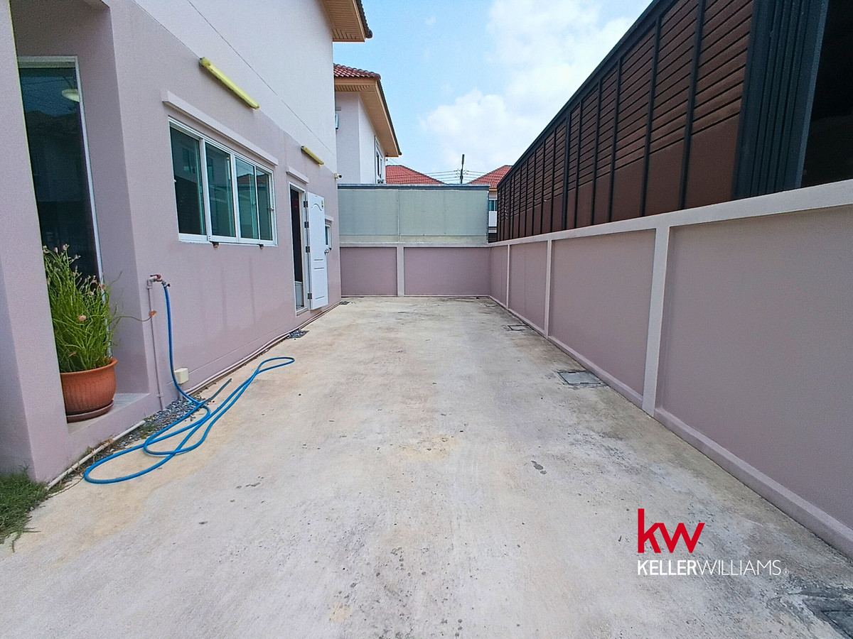 ขายมหาชัย สมุทรสาคร : [ขาย] บ้านแฝดอารมณ์บ้านเดี่ยว ริมแม่น้ำท่าจีน 🌿 หมู่บ้านณิชากร ท่าไม้ 1 (อิฐแดงทั้งหลัง) สภาพนางฟ้า 3 ปี พร้อมอยู่!