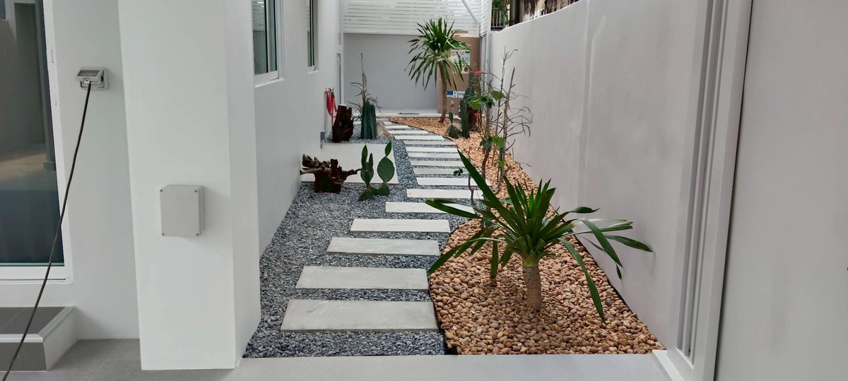 For RentHouseOnnut, Udomsuk : 🐈🎊 Urgent House On Nut 40 for rent with a small garden inside the house. Can turn animals