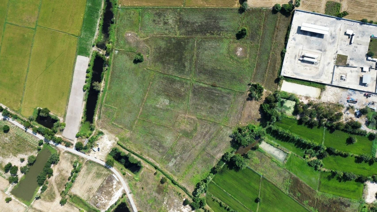 LandNakhon Sawan : 🔥 Land in Nong Kradon Nakhon Sawan 33-2-79 Rai, Pink Layout, Near Asian Highway!!!!!!!!!