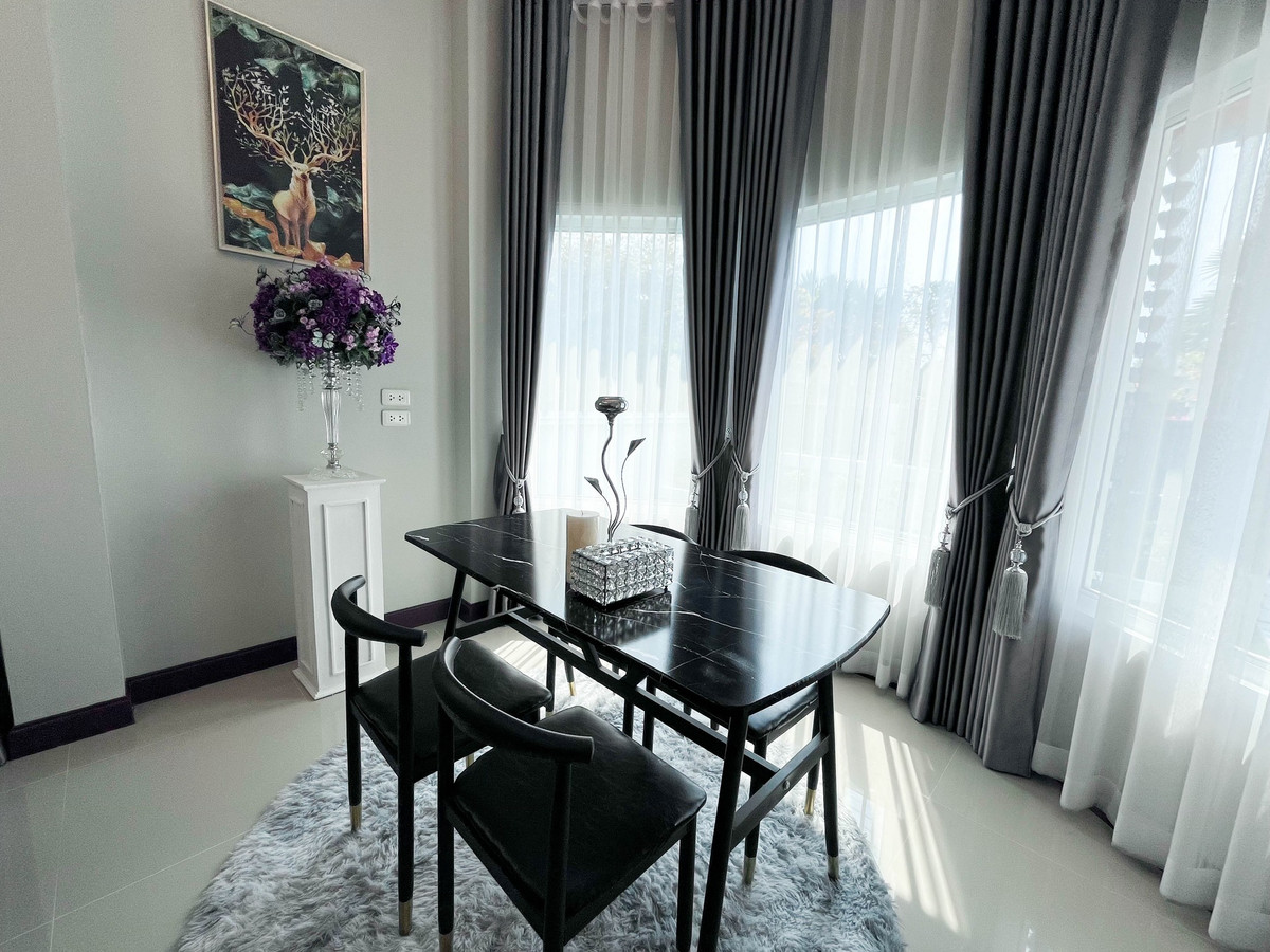 For SaleHousePattaya, Bangsaen, Chonburi : Moo Baan Pornthep Garden Ville 6 / 3 Bedrooms (FOR SALE) BEWN136