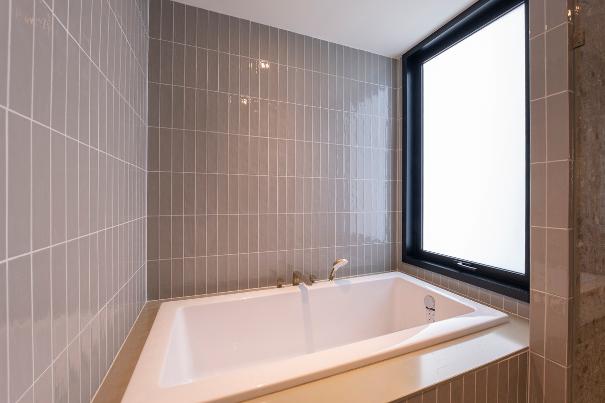 For RentCondoSukhumvit, Asoke, Thonglor : 🔥𝘽𝙚 𝙩𝙝𝙚 𝙛𝙞𝙧𝙨𝙩 𝙩𝙤 𝙧𝙚𝙣𝙩🔥 𝗩𝗜𝗔 𝟯𝟰 Condo, large room Pets allowed🐾 Newest, near BTS Thonglor.