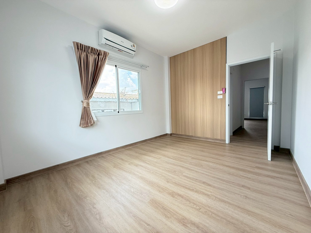 For RentHouseOnnut, Udomsuk : 🐈🎊 Urgent House On Nut 40 for rent with a small garden inside the house. Can turn animals