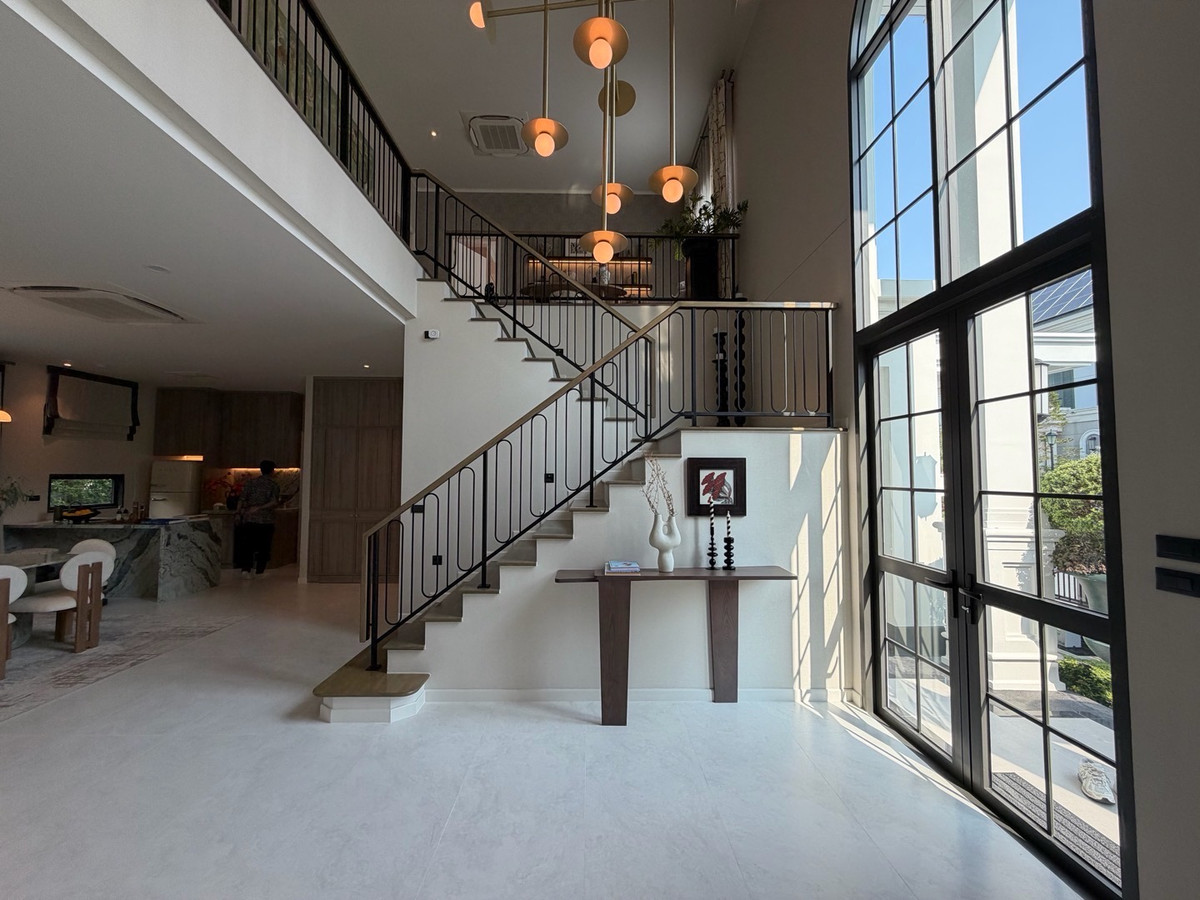 ให้เช่าบ้านบางนา แบริ่ง ลาซาล : ให้เช่าบ้านเดี่ยวหรู เศรษฐสิริ บางนา กม.10 บ้านเดี่ยวดีไซน์โมเดิร์น เรียบหรู ฟังก์ชันลงตัว เหมาะสำหรับครอบครัวที่ต้องการความเป็นส่วนตัวในโครงการระดับพรีเมียม