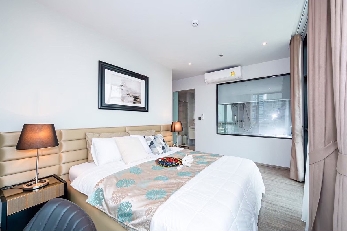 CondoSukhumvit, Asoke, Thonglor : Condo ready for sale and rent at Rhythm Ekkamai, convenient travel, close to BTS, shuttle available, beautifully decorated room, fully furnished, ready to move in!!