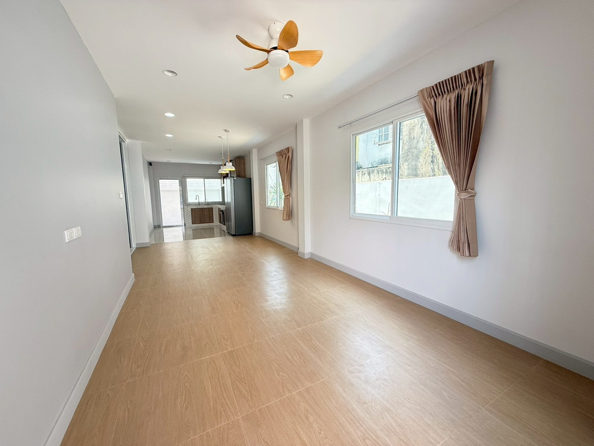 For RentHouseOnnut, Udomsuk : 🐈🎊 Urgent House On Nut 40 for rent with a small garden inside the house. Can turn animals