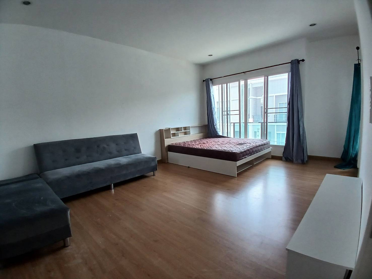 For RentTownhomePattanakan, Srinakarin : 3-story townhome for rent, Patio Village, Soi Phatthanakan 38, near APL Ramkhamhaeng (N.2024)