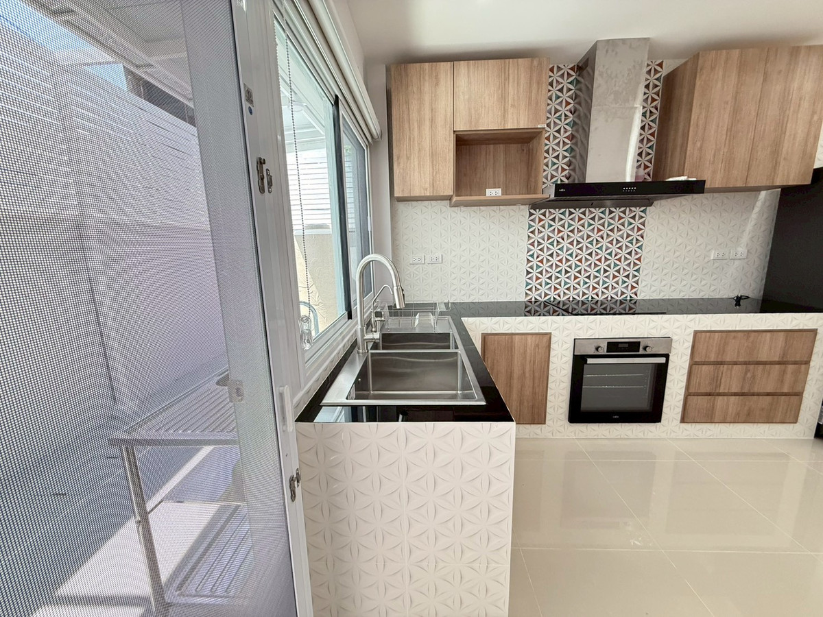 For RentHouseOnnut, Udomsuk : 🐈🎊 Urgent House On Nut 40 for rent with a small garden inside the house. Can turn animals