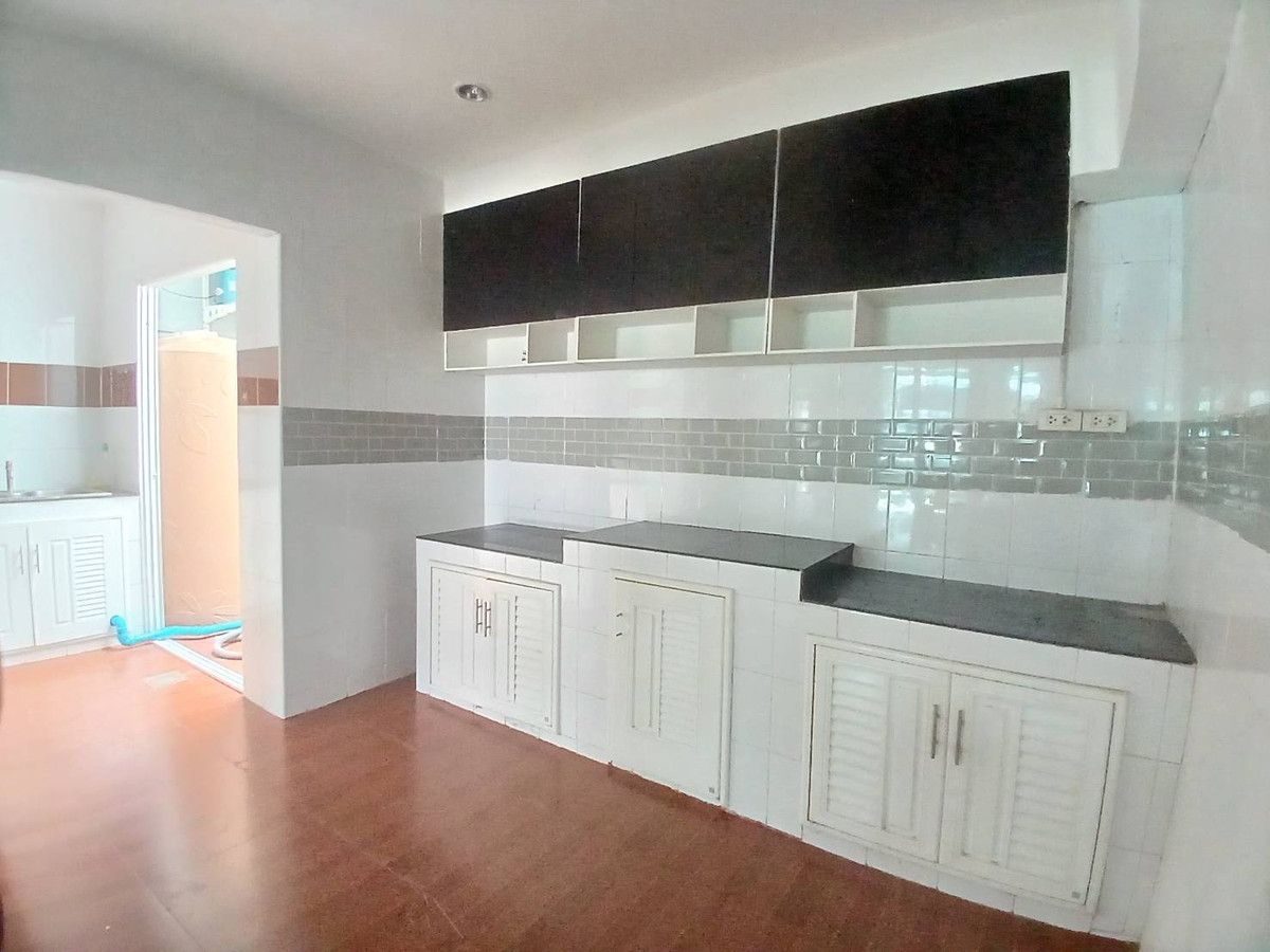 For RentTownhomePattanakan, Srinakarin : 3-story townhome for rent, Patio Village, Soi Phatthanakan 38, near APL Ramkhamhaeng (N.2024)