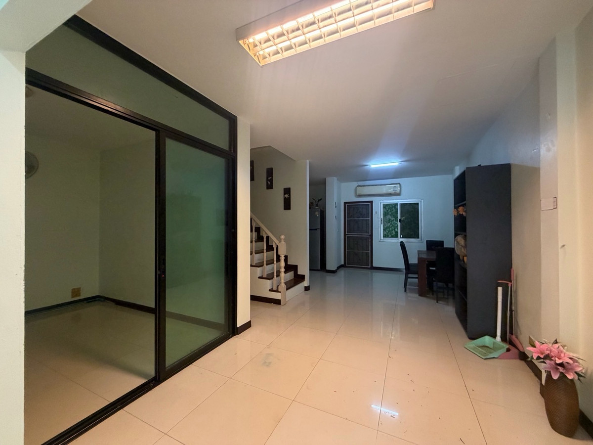 For RentTownhomePattanakan, Srinakarin : For rent, 3-story townhome, Suan Racha Village, Townhome, Krungthep Kreetha Soi 7.