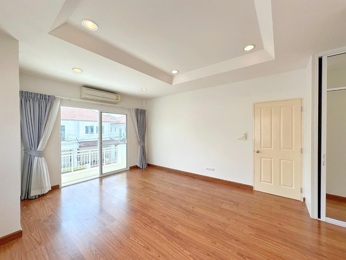 ให้เช่าบ้านนนทบุรี บางใหญ่ บางบัวทอง : ให้เช่า บ้านเดี่ยว เดอะ เซนโทร รัตนาธิเบศร์  ติดถนนบางกรวย-ไทรน้อย บางเลน บางใหญ่ ใกล้ MRT สถานีบางพลู :