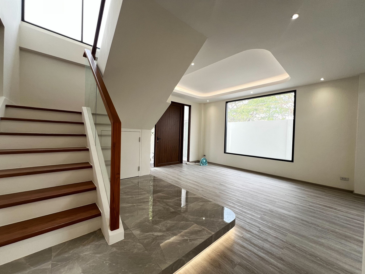 For SaleHouseSukhumvit, Asoke, Thonglor : Single house, Sukhumvit 71, corner house, 79 sq m, Pridi Banom 42, prime location, newly decorated.